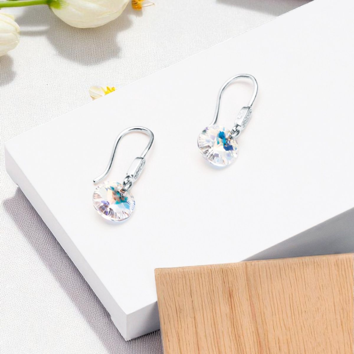 JOYAS MONTERO - Aros Punto De Luz Circon Plata 925 creado con cristales de Swarovski® Aurora Boreal