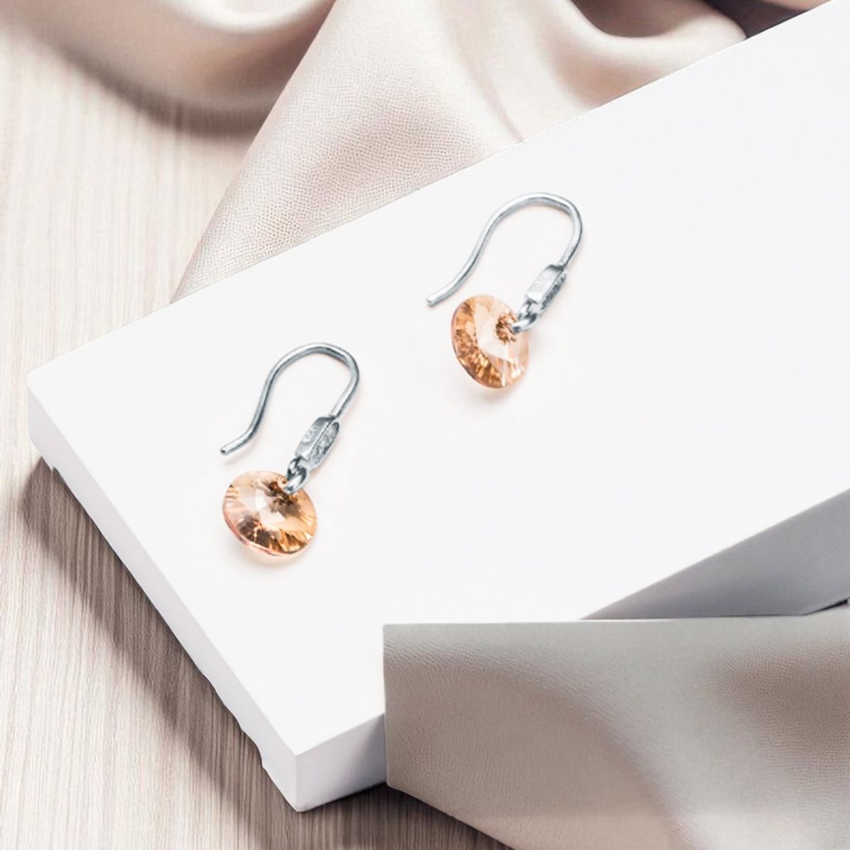 JOYAS MONTERO - Aros Punto De Luz Circon Plata 925 creado con cristales de Swarovski® Golden Shadow