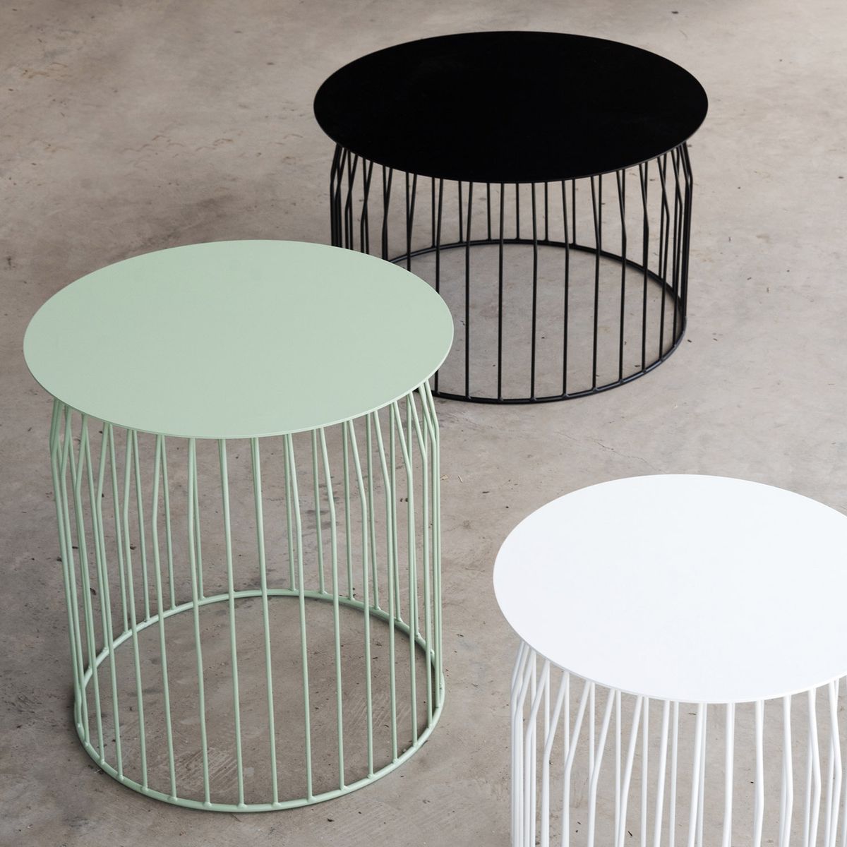 FORM DESIGN - Mesa Lateral Wire DIAM 36 Negro Form