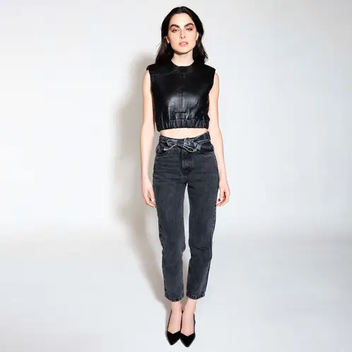 AMEN LEATHER - Polera De Cuero Con Hombrera Mila Top Amen