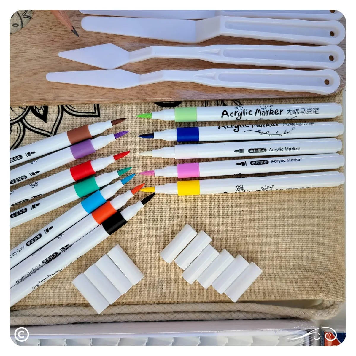 CELEBRA IDEAS - set kit para pintar con pinturas y marcadores acrilicos atril y lienzos