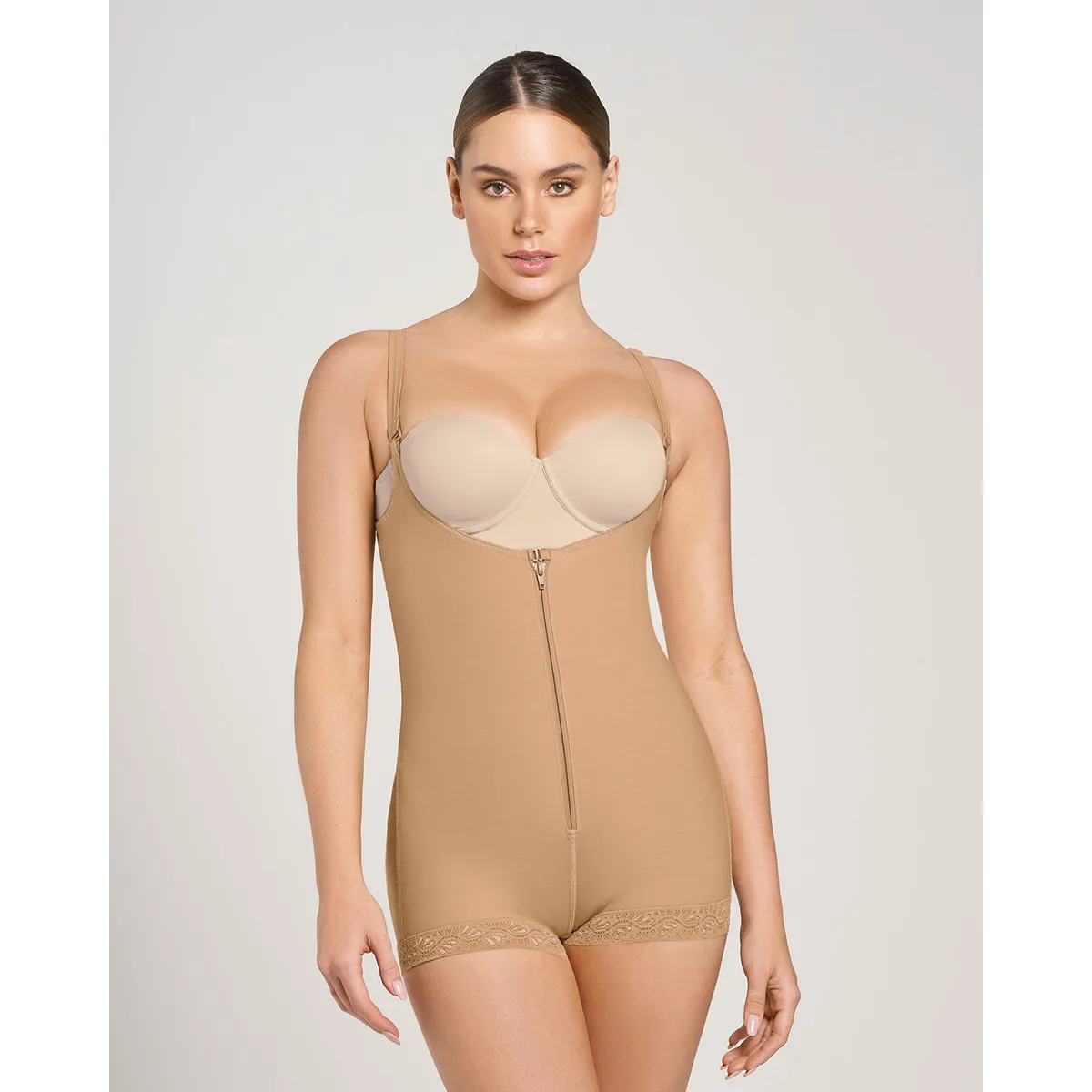 LEONISA - Faja estilo body de control fuerte que realza los glúteos 018678N Café Medio