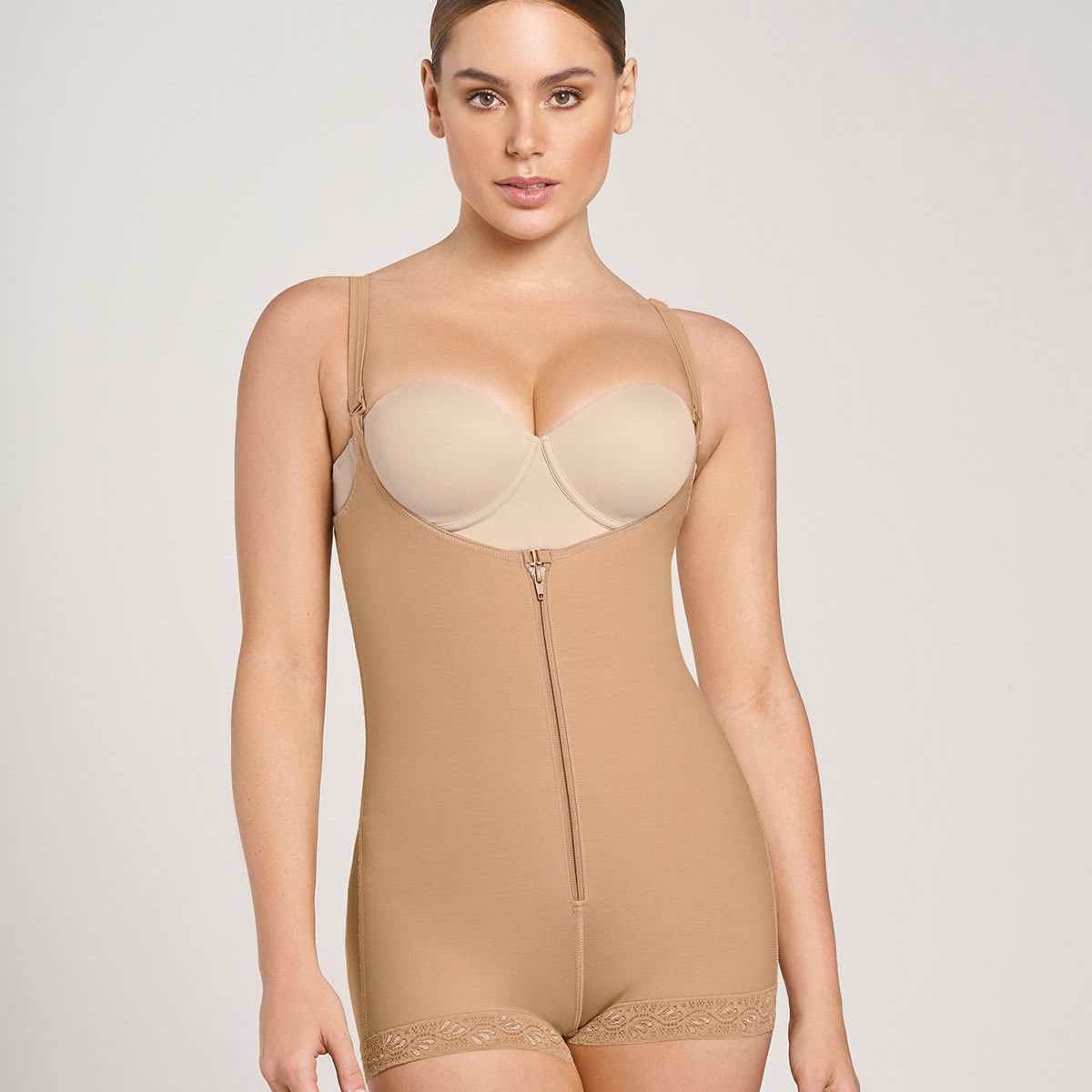 LEONISA - Faja estilo body de control fuerte que realza los glúteos 018678N Café Medio