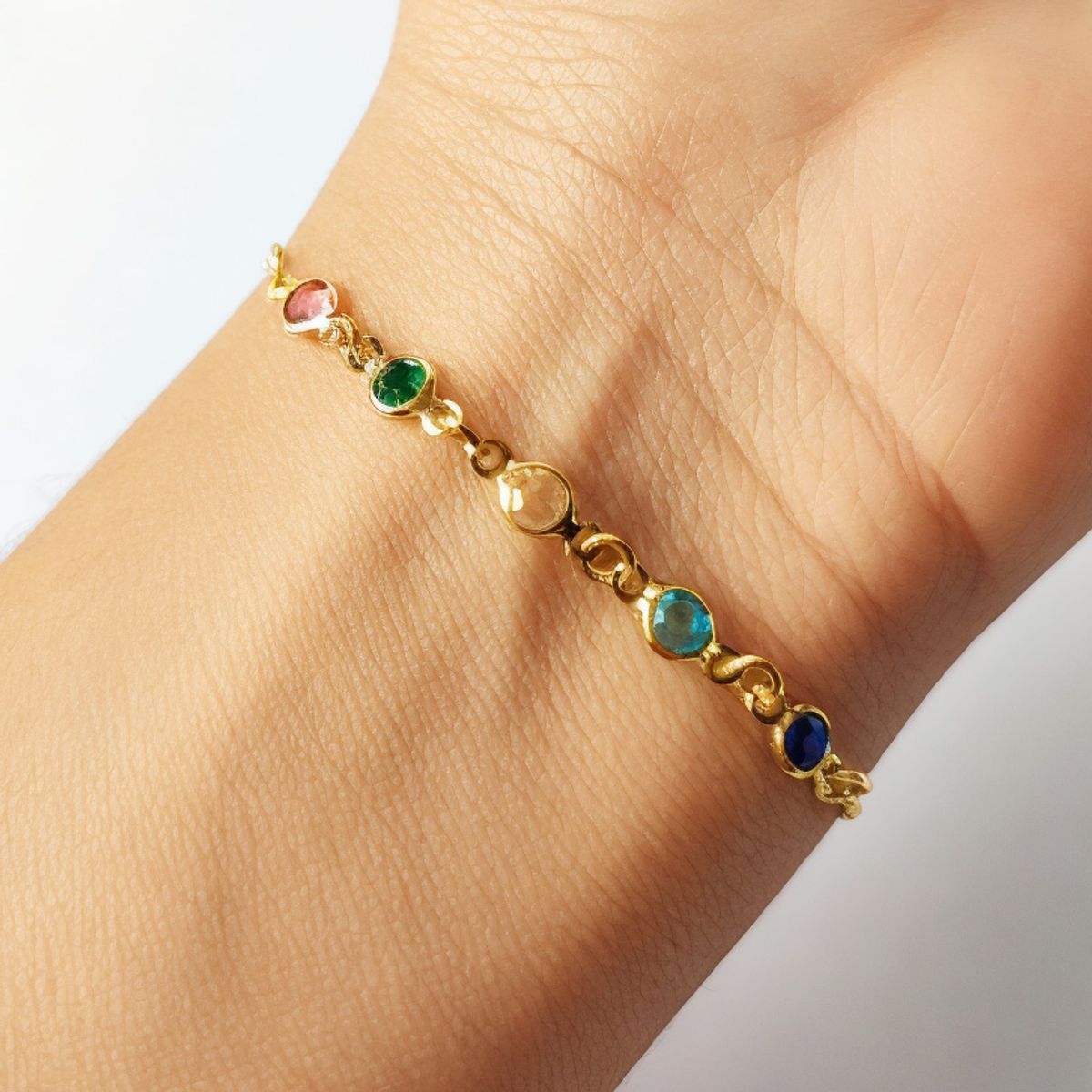 COGGIOLA - Pulsera 5 Circones Colores Enchapada Oro 18K Ajustable