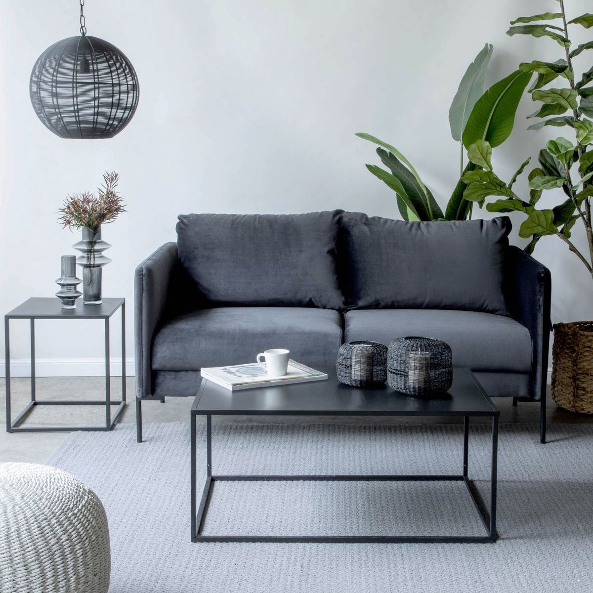 FORM DESIGN - Mesa lateral Newton Negro Form