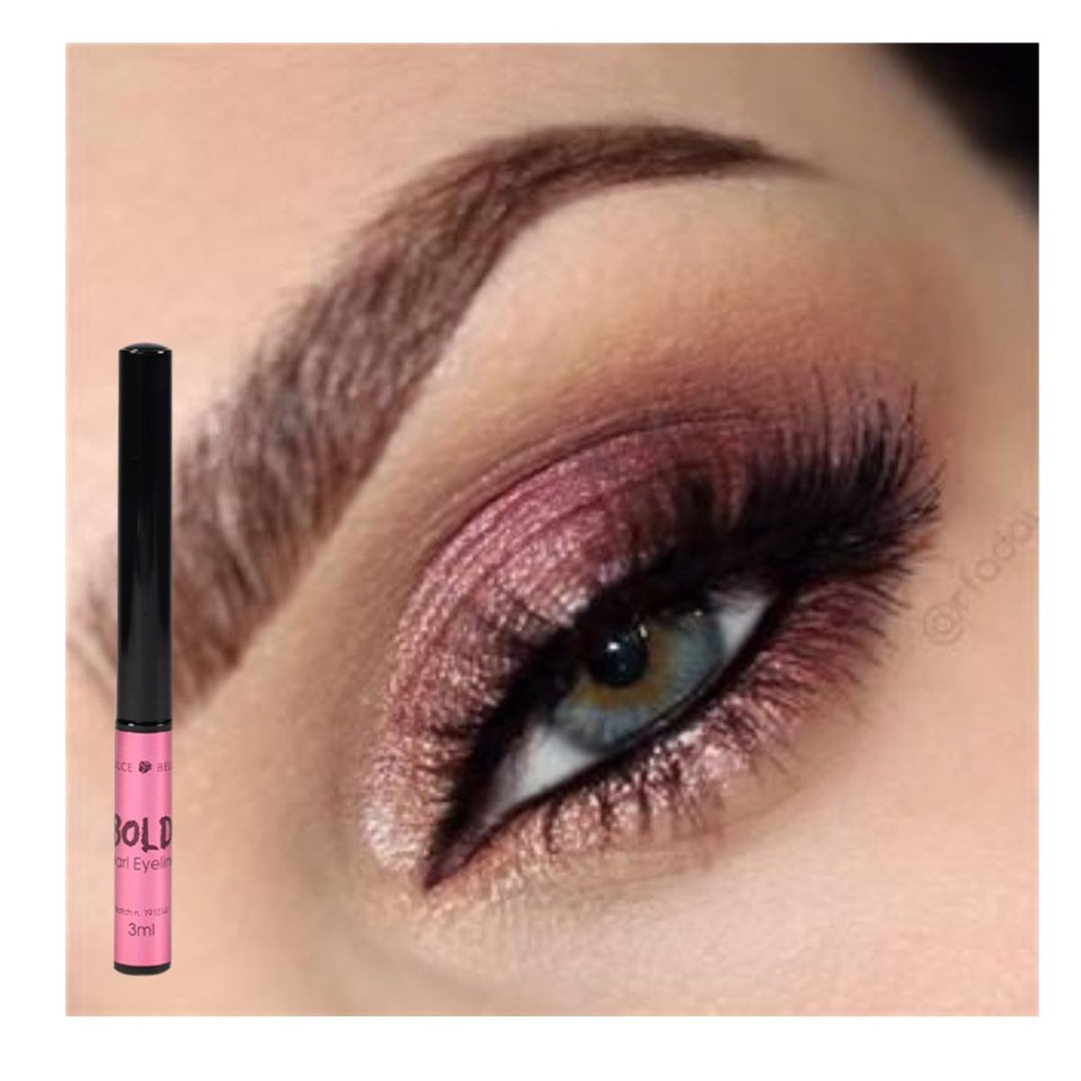 GENERICO - Hermoso delineador metlizado  larga duración