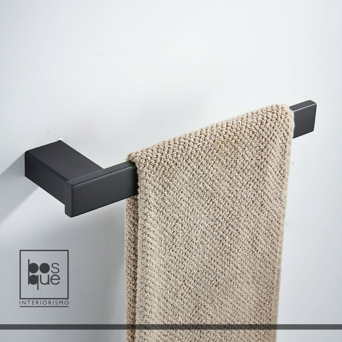CASAS DEL BOSQUE - TOALLERO DE BARRA NEGRO MATTE