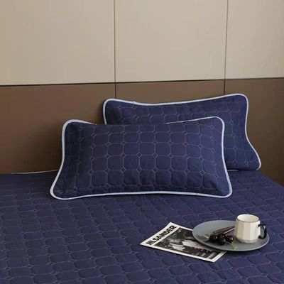 Imagen 2 del producto Cubrecama Quilt Azul Oscuro y Azul Claro Reversible 2 Plazas