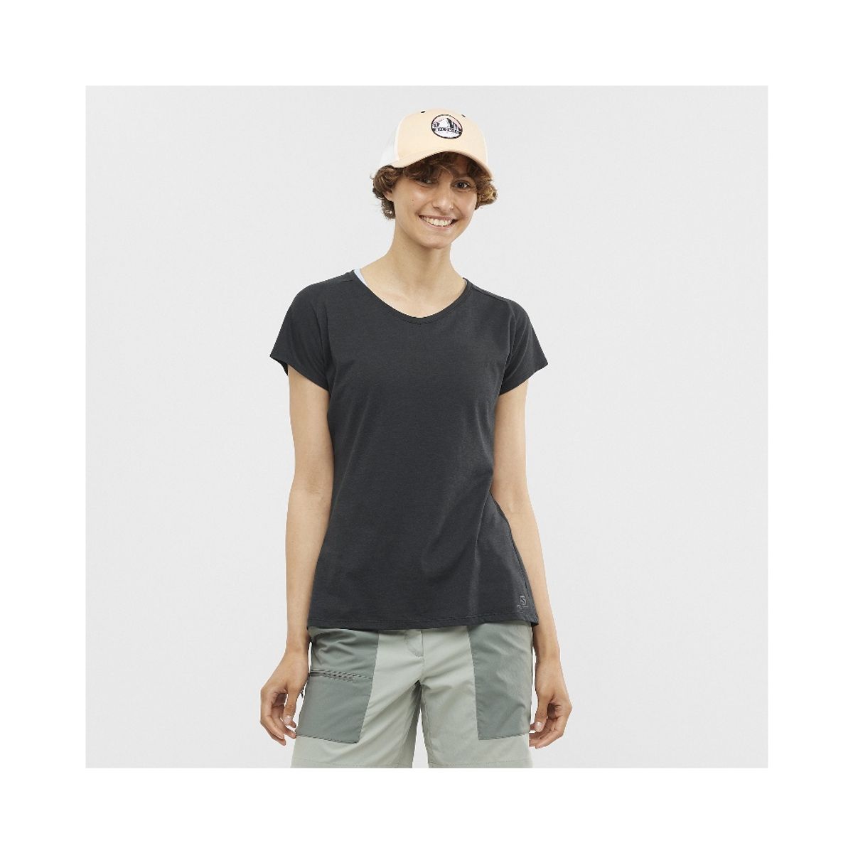 SALOMON - Polera Mujer Essential Shaped Gris Salomon