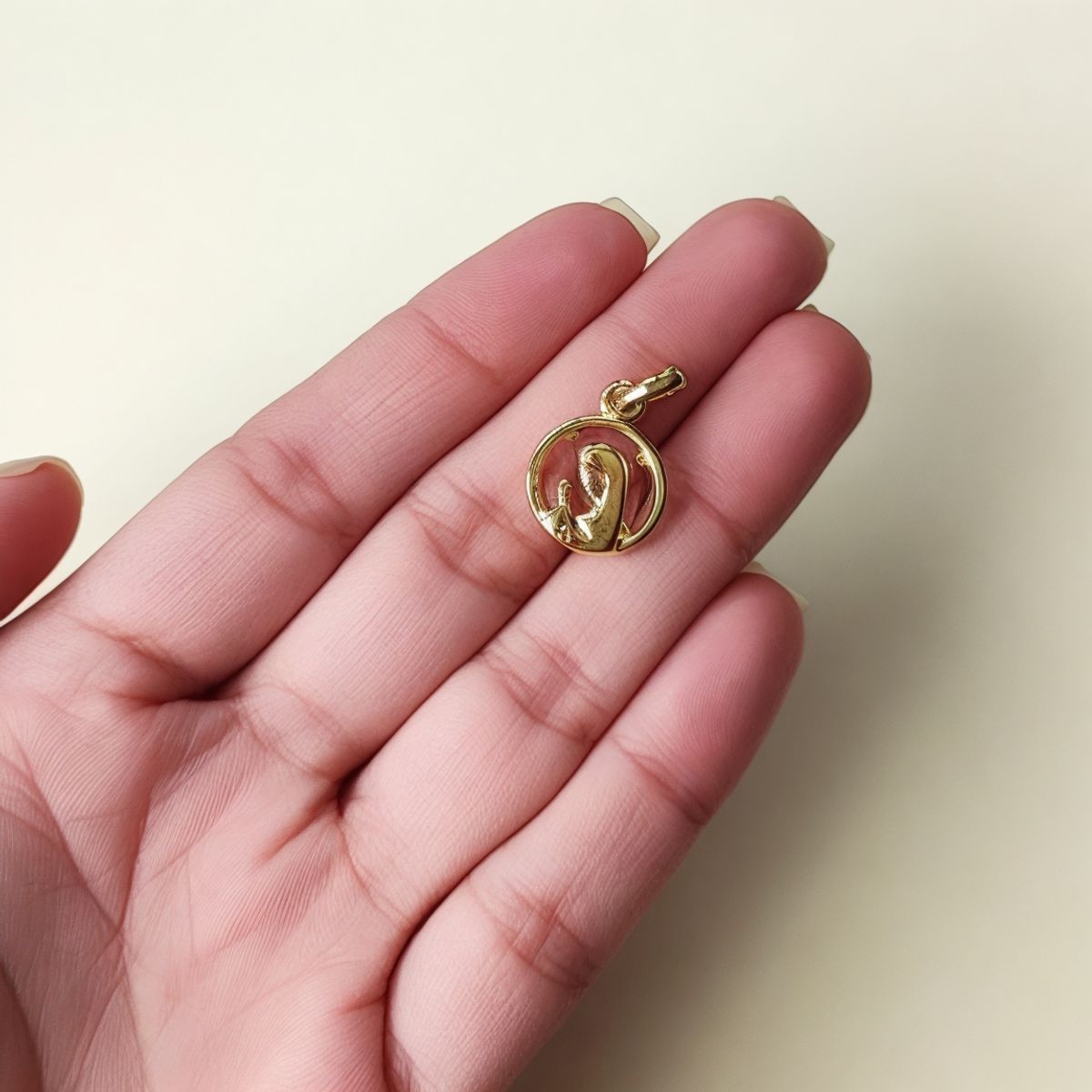 COGGIOLA - Colgante Medalla Virgen Niña Cristal 14mm Enchapado Oro 18K