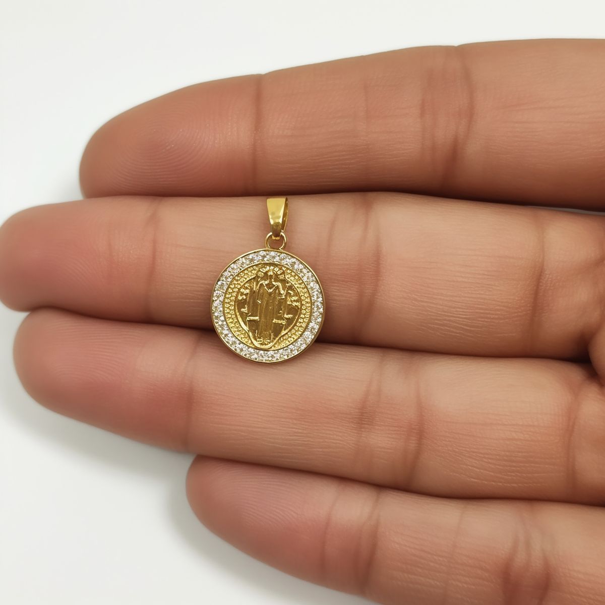 COGGIOLA - Colgante Medalla San Benito Circón 15mm Enchapado Oro 18K