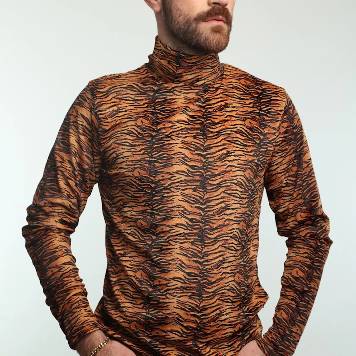 GENERICO - Beatle Estampado Tigre Manga Larga.