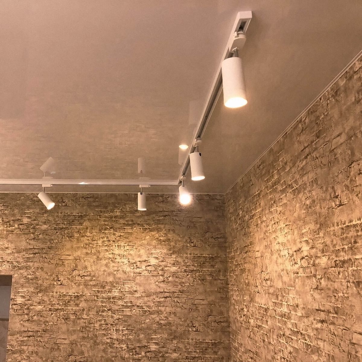 LED STUDIO - RIEL SOBREPUESTO LED STUDIO MONOFÁSICO 1 METRO