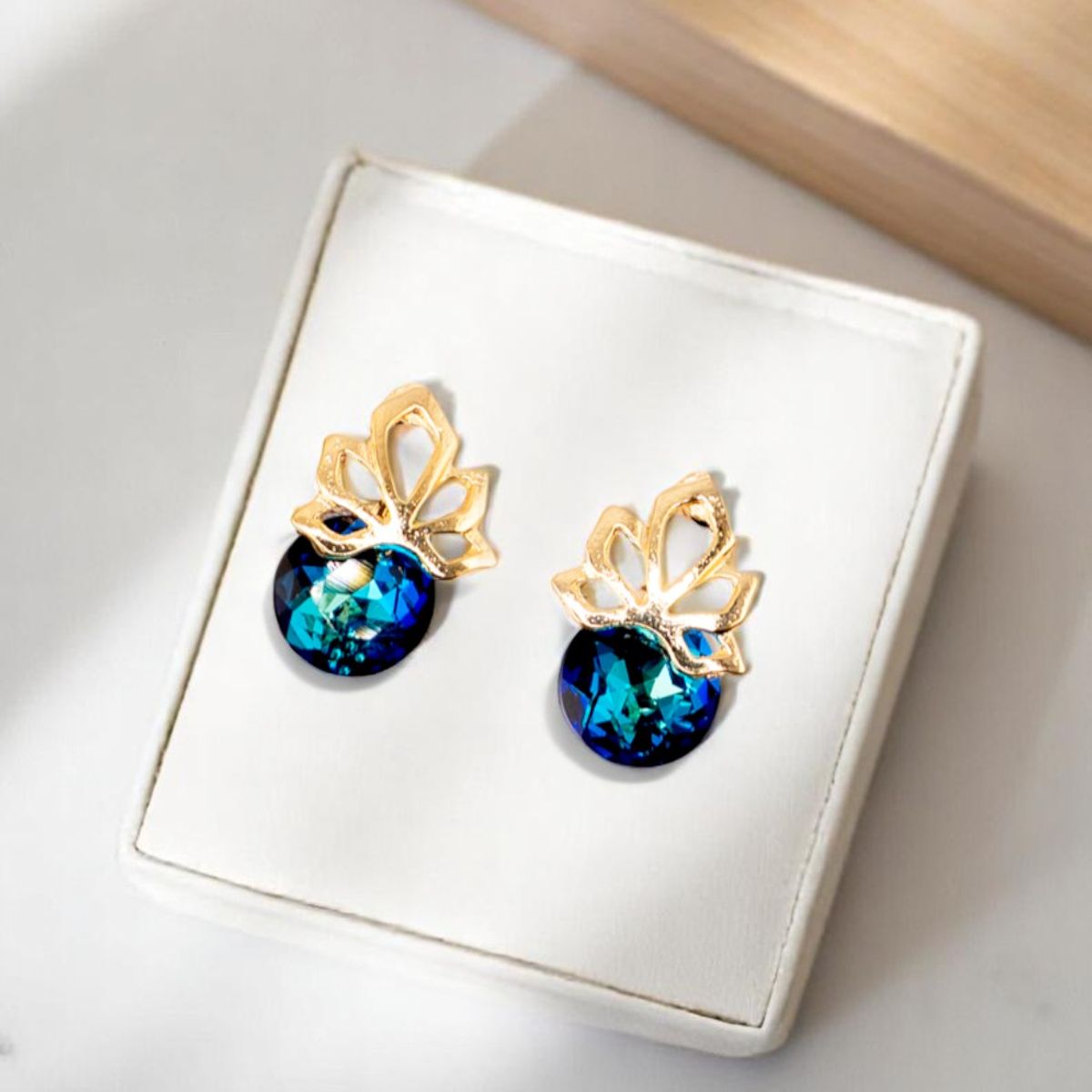 JOYAS MONTERO - Aros Bali Gold 24K creado con cristales de Swarovski® Bermuda Blue