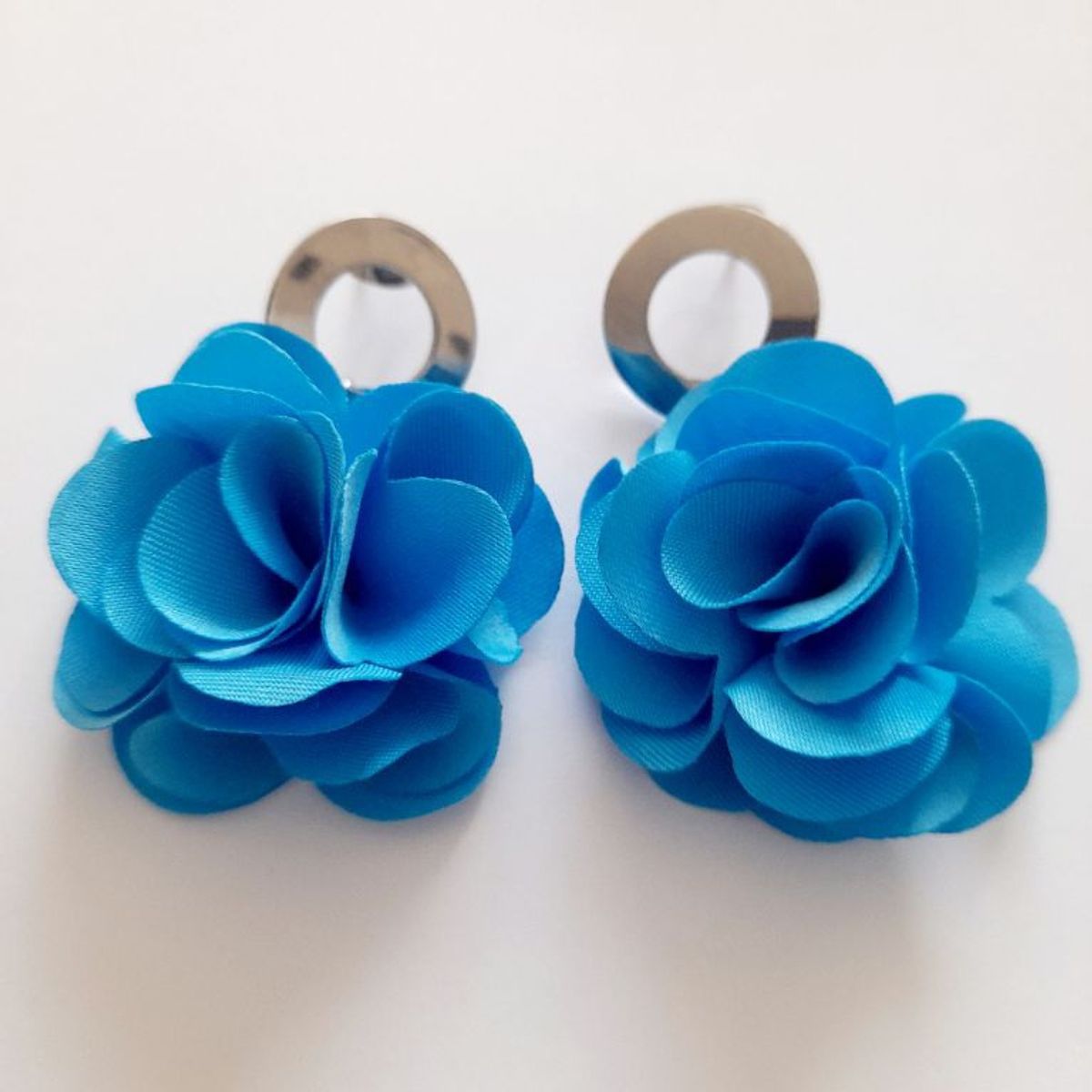 CATHALIFAUDJOYAS - Aros flor tela mediana CathalifaudJoyas.