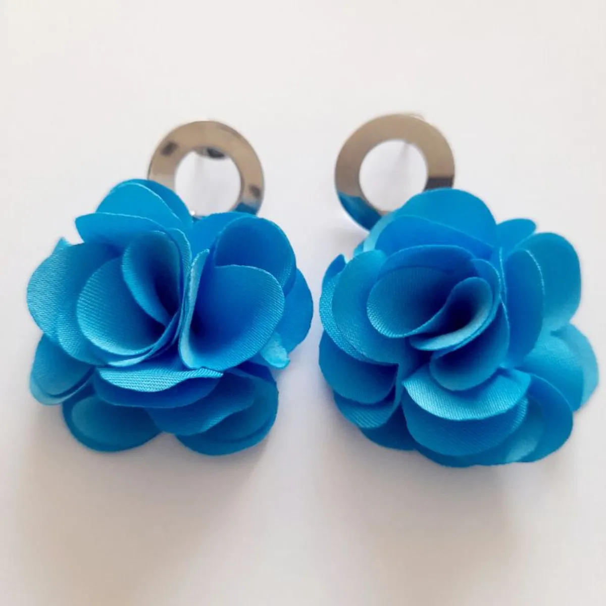 CATHALIFAUDJOYAS - Aros flor tela mediana CathalifaudJoyas.