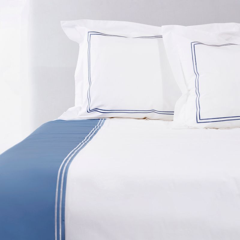 NINA HERRERA - Cubreplumón Bordado Bicolor Denim 200 Hilos King