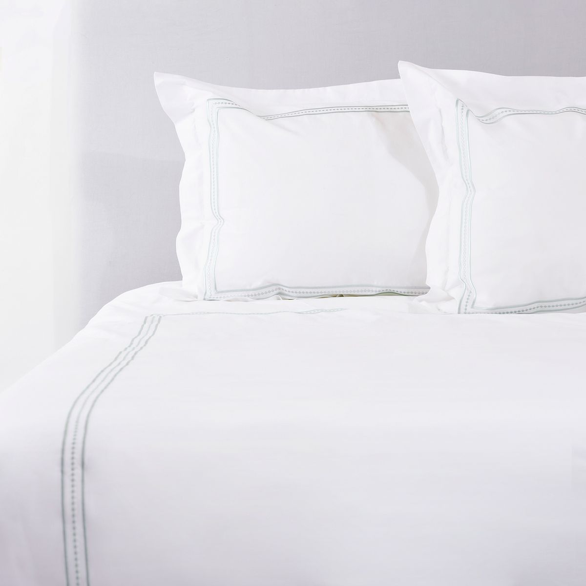 NINA HERRERA - Cubreplumón Bordado Diamond Verde Pastel 200 Hilos 2 Plazas