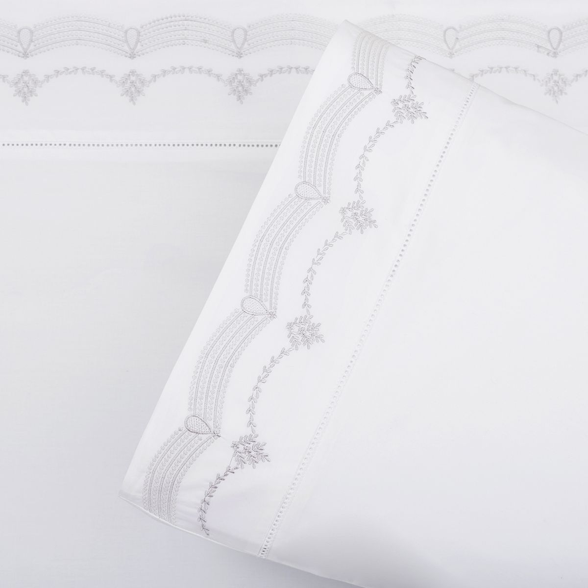 NINA HERRERA - Sábana Bordada Grey Gris 200 Hilos 1,5 Plaza