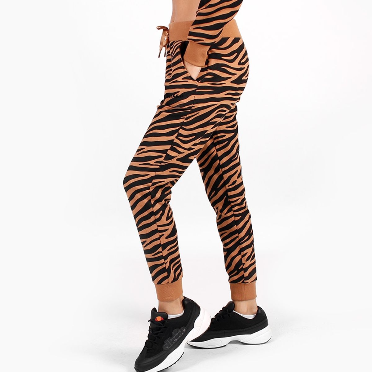 ELLESSE - PANTALON DEPORTIVO MUJER ELLESSE BELEN ANIMAL PRINT CAFÉ