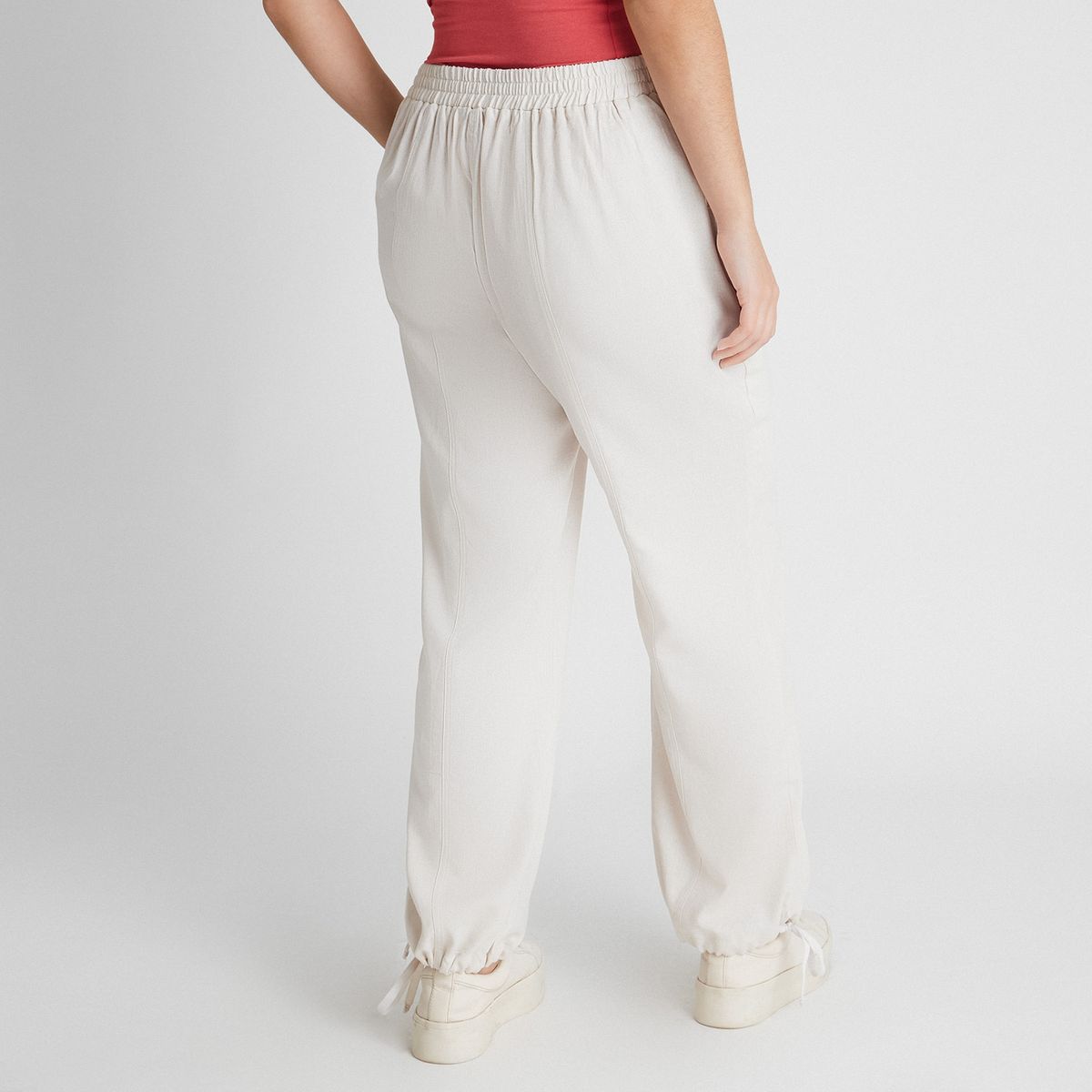 CURVI - Pantalón Lino Con Botón Y Lazo En Ruedo CURVI