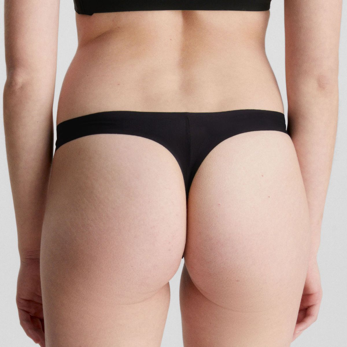 CALVIN KLEIN - Colaless Invisible Negro Calvin Klein