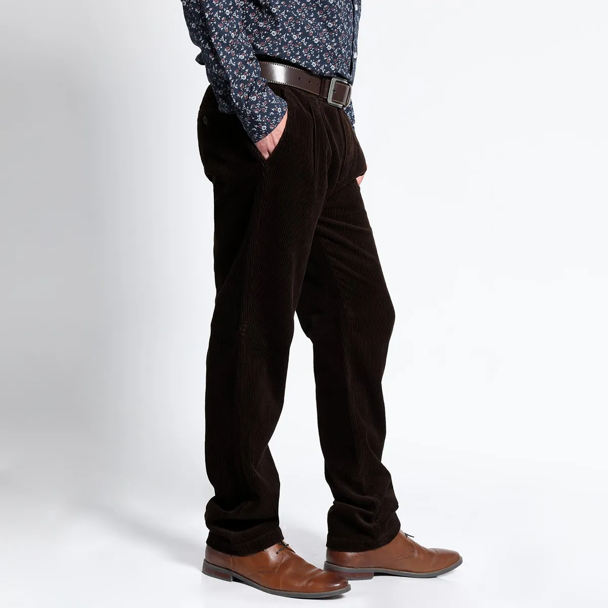 KOTTING - Pantalón Cotelé Con Pinzas Café Oscuro KOTTING