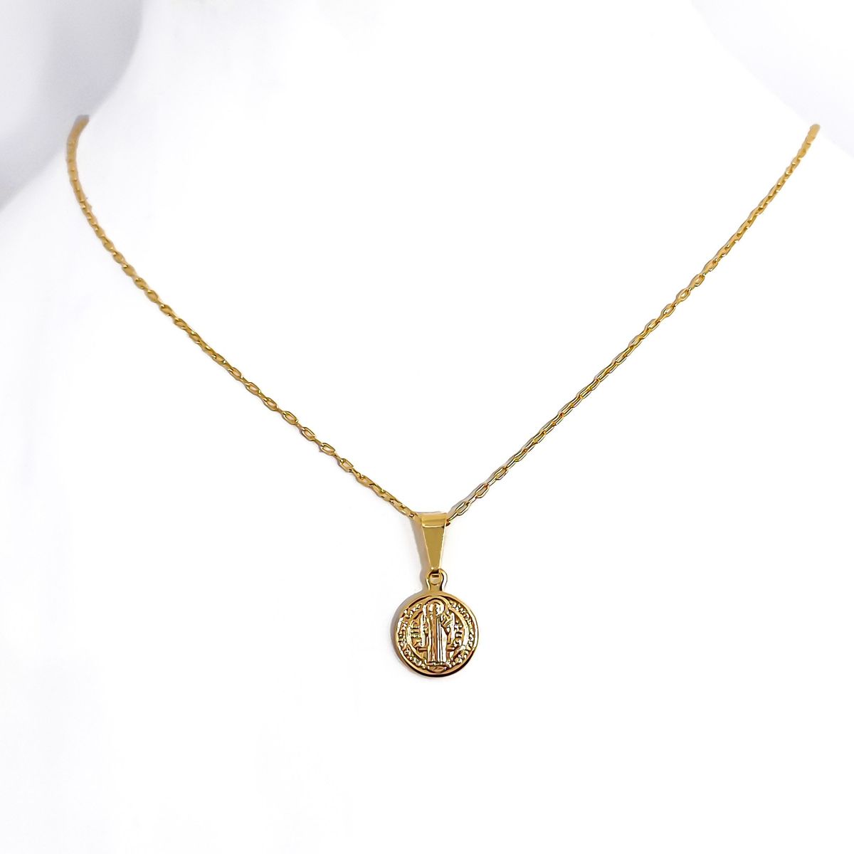 COGGIOLA - Collar Medalla San Benito Enchapado Oro 18K