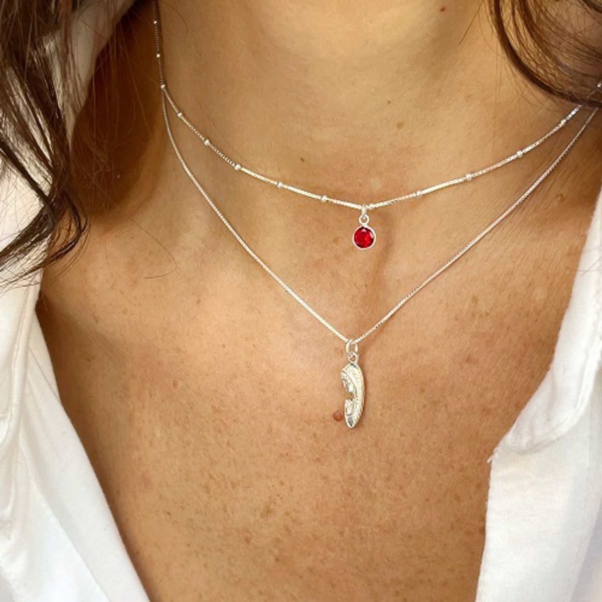 BY LAS CAYETANAS - Collar con medalla de Virgen Niña para mujer en Plata 925.