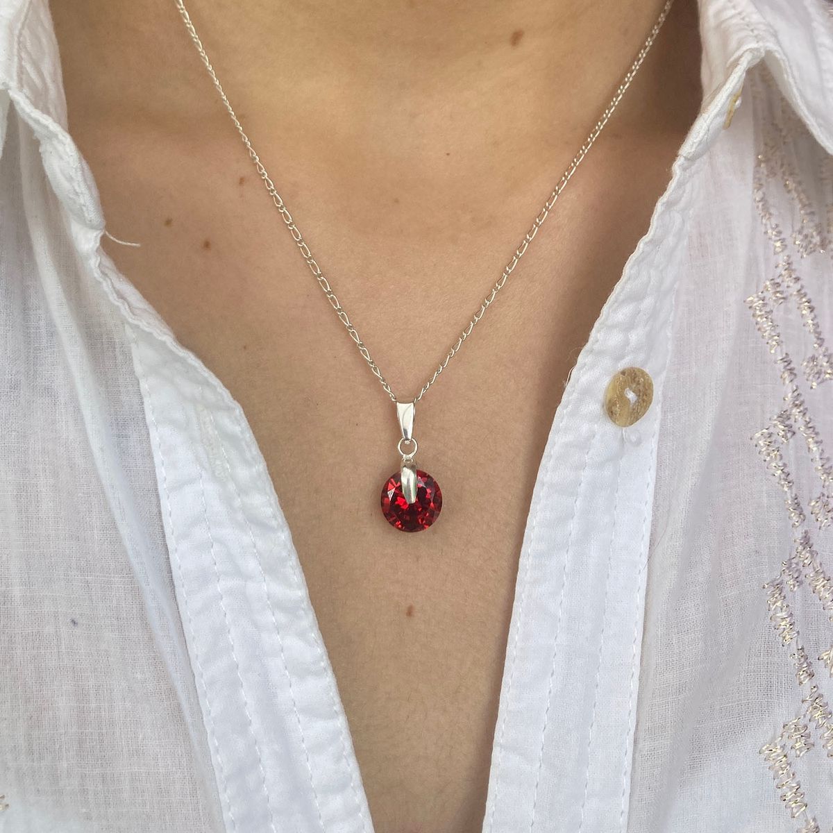 AMKALE - Collar Plata con Dije Circón Rojo