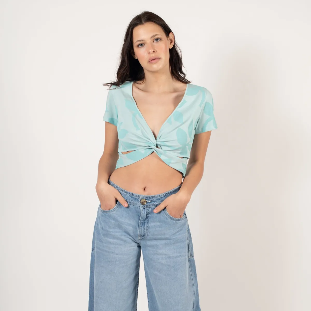 ME QUIERE MUCHO POQUITO NADA - Polera Tropical Menta con Estampado Floral - MQM