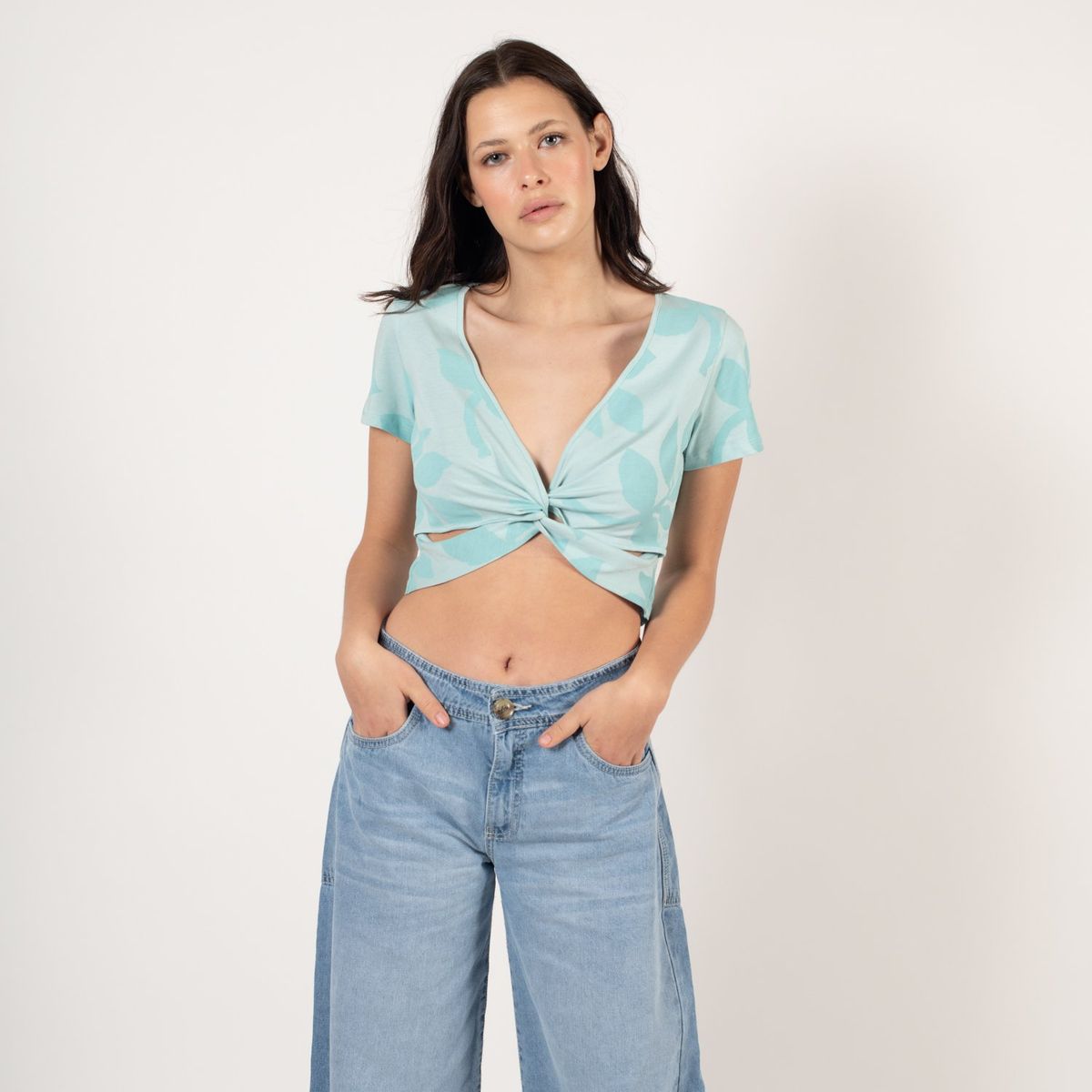 ME QUIERE MUCHO POQUITO NADA - Polera Tropical Menta con Estampado Floral - MQM