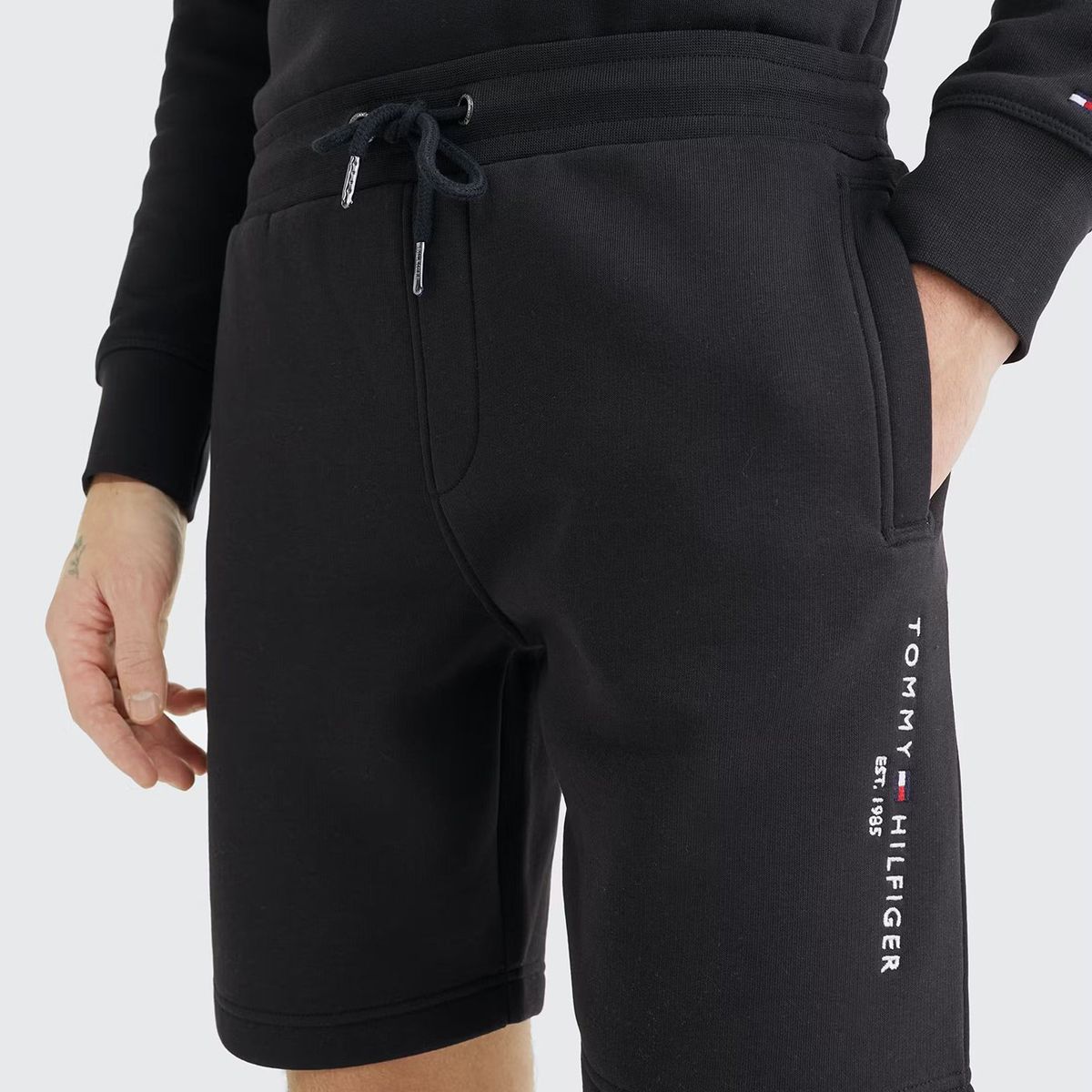 TOMMY HILFIGER - Short Essential Organic Cotton Negro Tommy Hilfiger