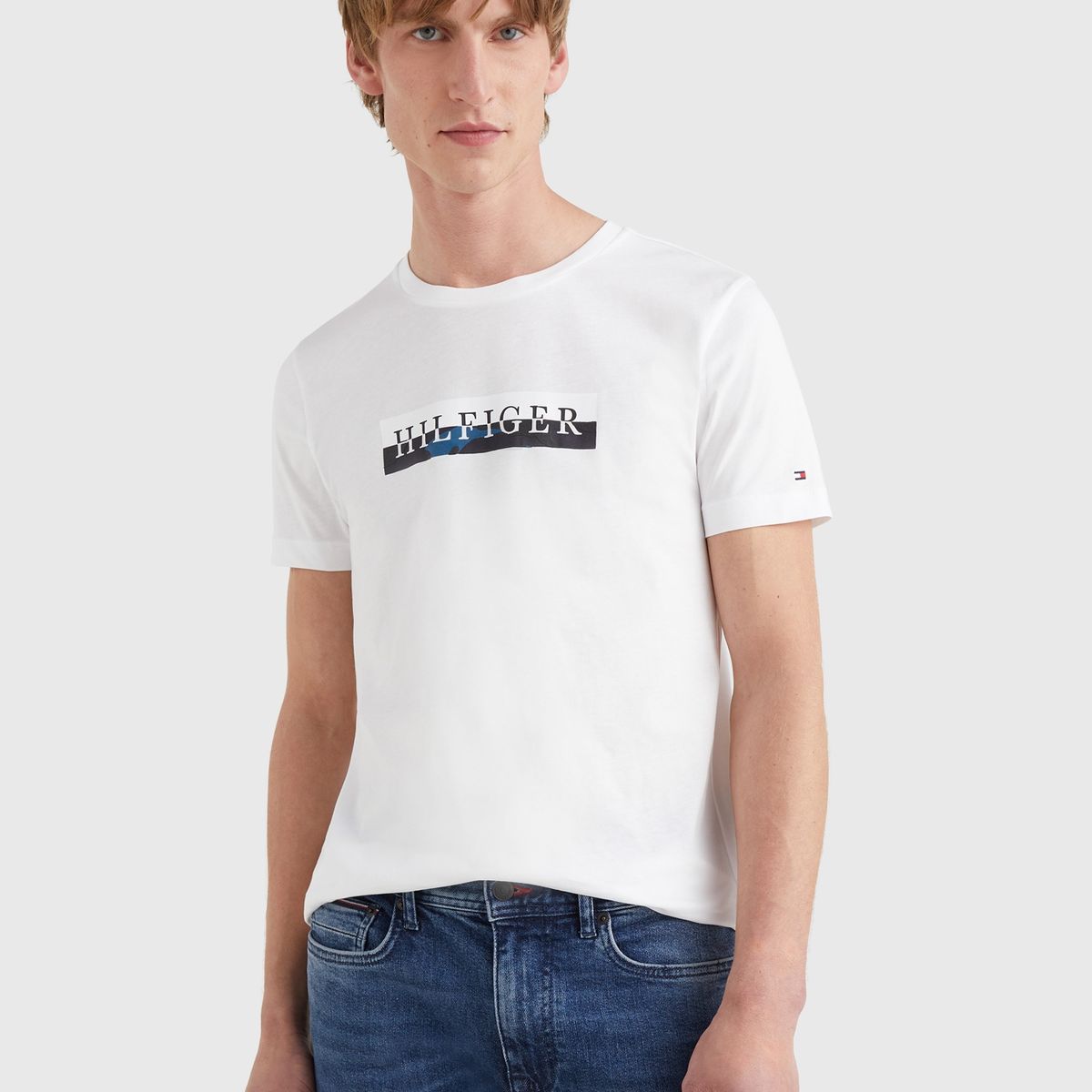 TOMMY HILFIGER - Polera Graphic Camo Logo Blanco Tommy Hilfiger