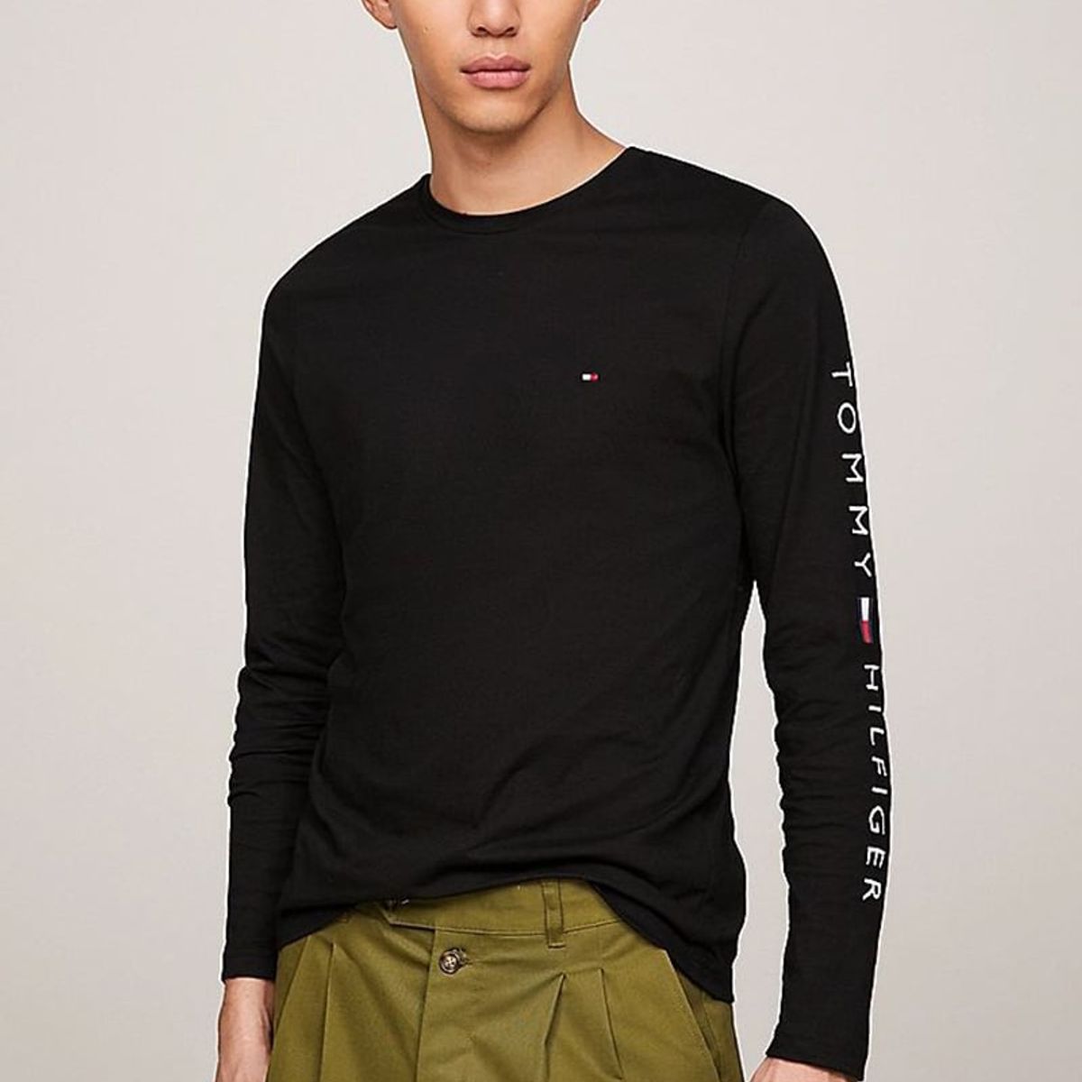 TOMMY HILFIGER - Polera Essential Flag Logo Negro Tommy Hilfiger