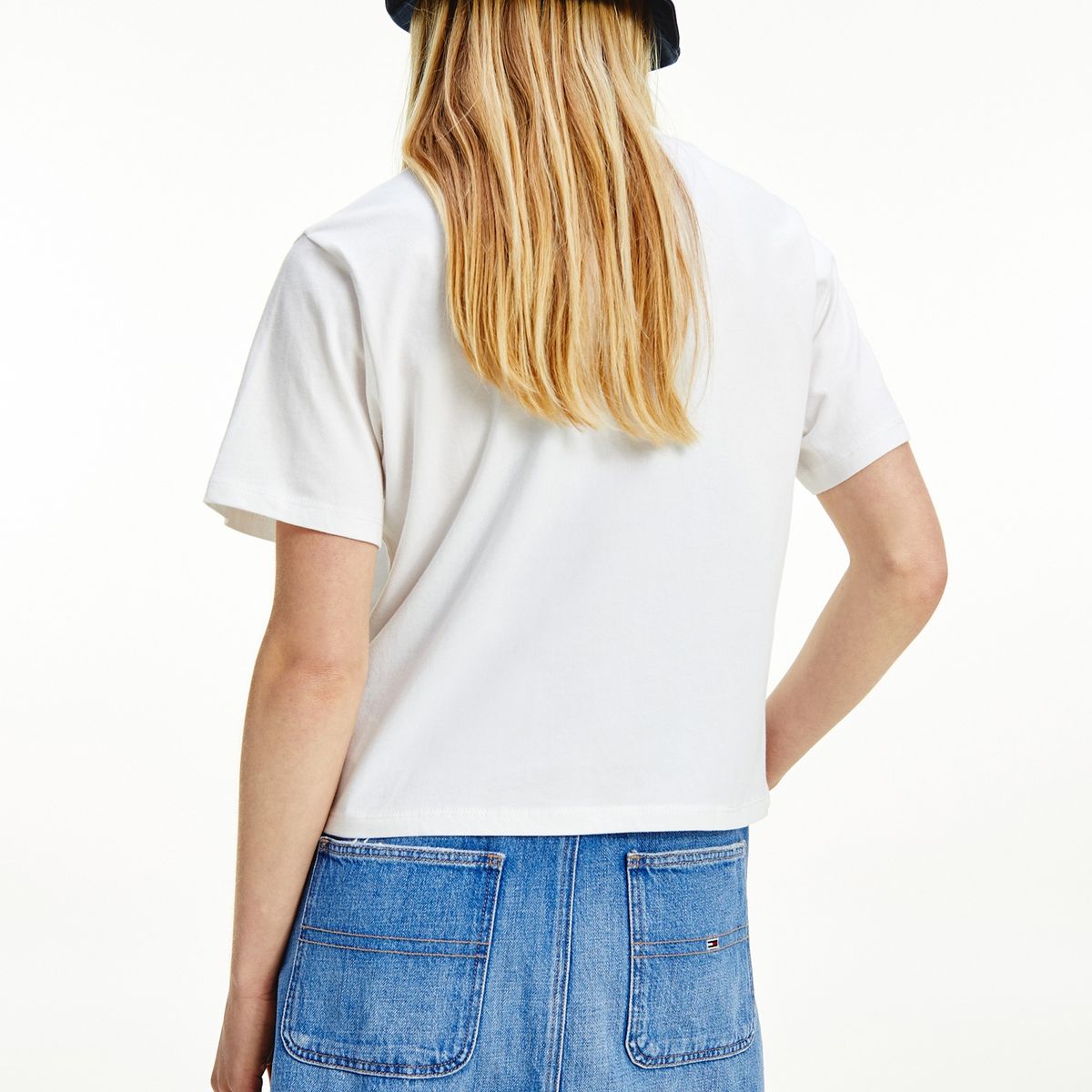 TOMMY HILFIGER - Polera Corte Cropped Con Logo Blanco Tommy Jeans