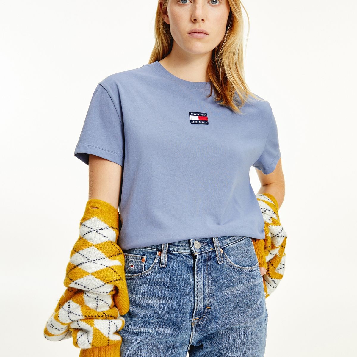 TOMMY HILFIGER - Polera Center Badge Celeste Tommy Jeans.