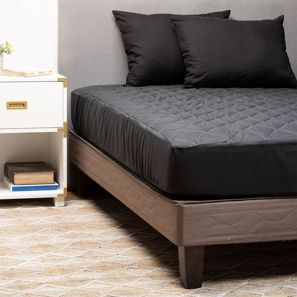 ARTHOME - Pack 2 Almohadas Negro + Cubrecolchon Negro 2 Plazas Arthome