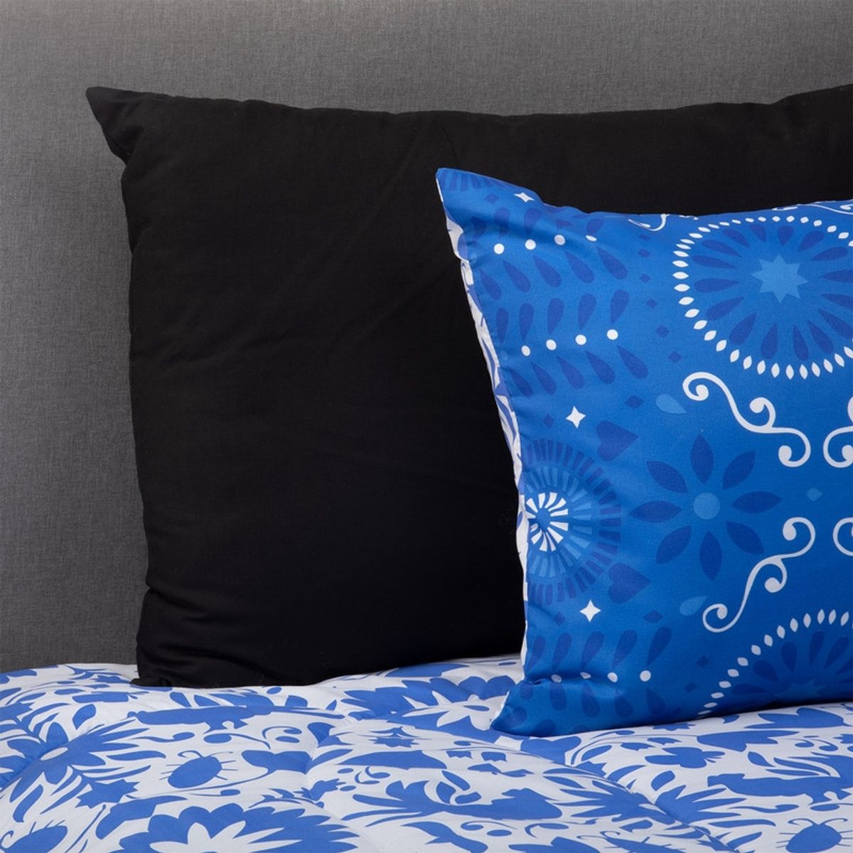 ARTHOME - Plumon Mexico Azul 2 Plazas + Pack Almohadas Negra Arthome