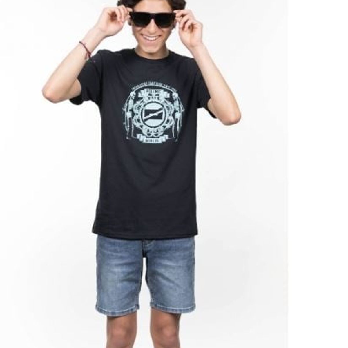 POLEMIC - Polera Skater Tailored Fit Negro Polemic