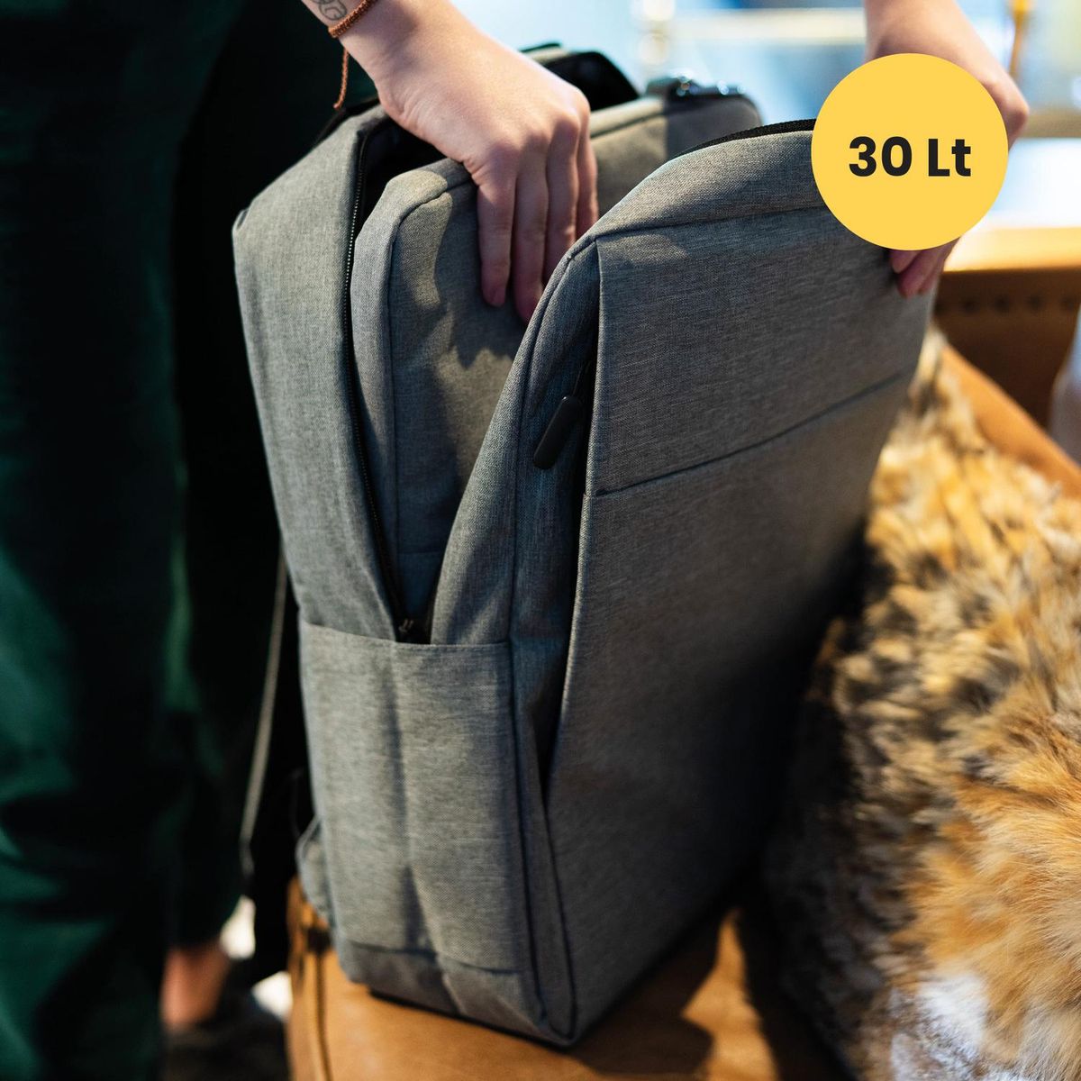 LEVO - Mochila para Notebook con Puerto USB 15" Gris Levo