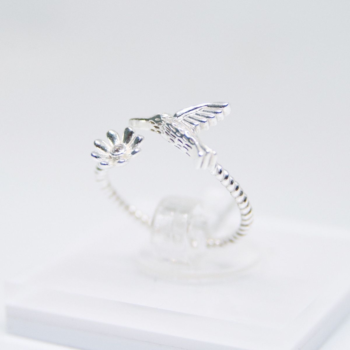 GENERICO - Anillo entorchado figuras de plata.