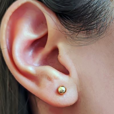 Imagen 2 del producto Aros Abridores Bola 4mm Laminado Oro 18K