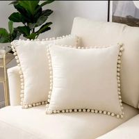 Fundas De Cojín Crema de Terciopelo con pompon pack de 02 unidades.