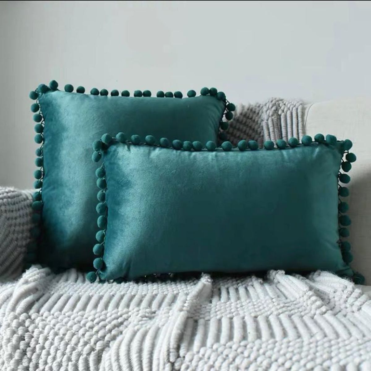 GENERICO - Fundas De Cojín Turquesa de Terciopelo con pompon pack de 02 unidades.