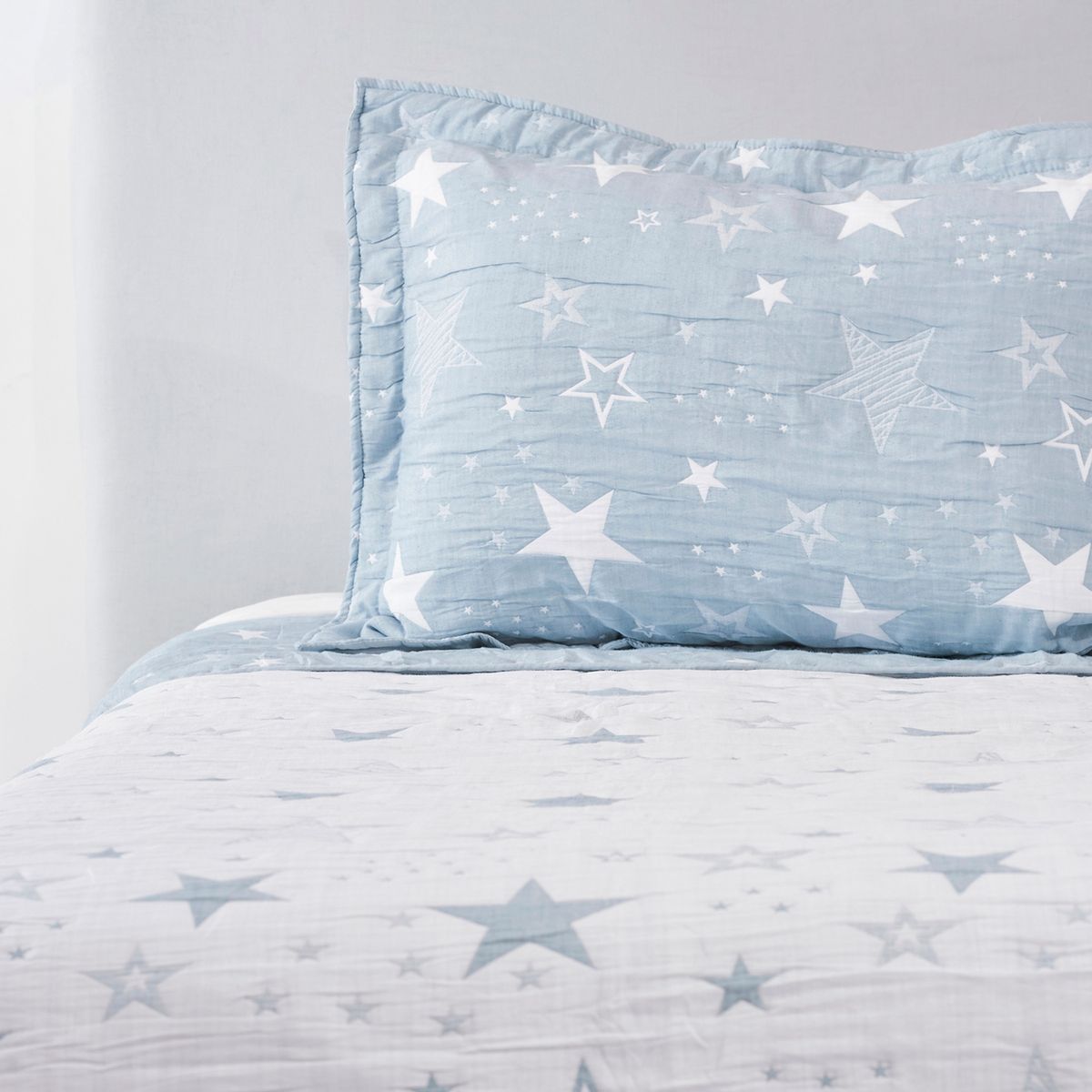 NINA HERRERA - Cubrecama Jacquard Estrellas Celeste 1,5 Plaza