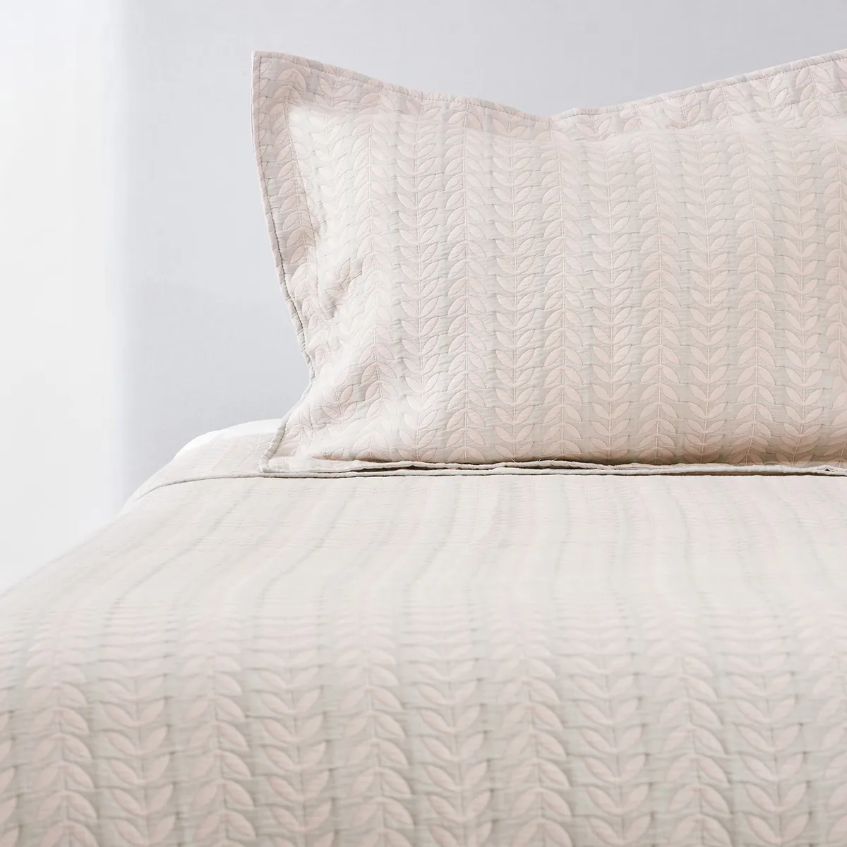 NINA HERRERA - Cubrecama Jacquard Espiga Rosado 1,5 Plaza