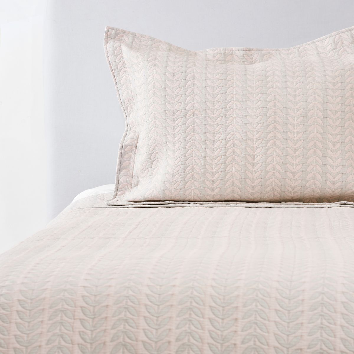 NINA HERRERA - Cubrecama Jacquard Espiga Rosado 1,5 Plaza