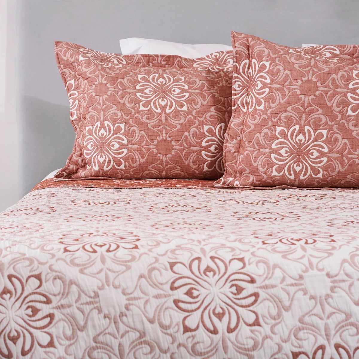 NINA HERRERA - Cubrecama Jacquard Capri Terracota 1,5 Plaza