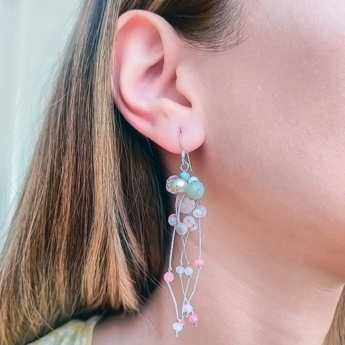 ANDREA COGGIOLA JOYAS - Aros Cuarzo Rosa y Perlas De Río Gancho Plata Fina 925